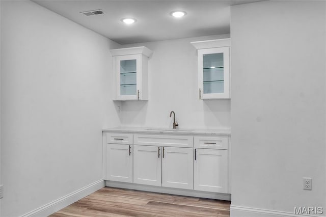 236 Haydens Trl, Jackson, MO 63755 - indoor wet bar featuring light wood-style flooring and recessed lighting