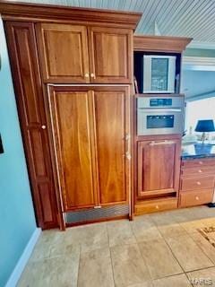 807B Wind Rivers Dr, Grafton, IL 62037 - view of closet