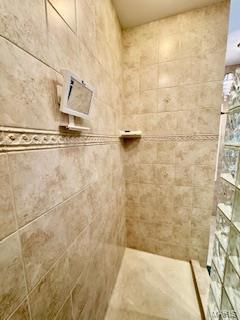 807B Wind Rivers Dr, Grafton, IL 62037 - full bath with a tile shower