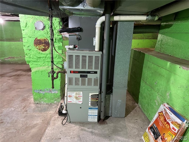 3313 Saint Charles St, Hannibal, MO 63401 - view of utility room