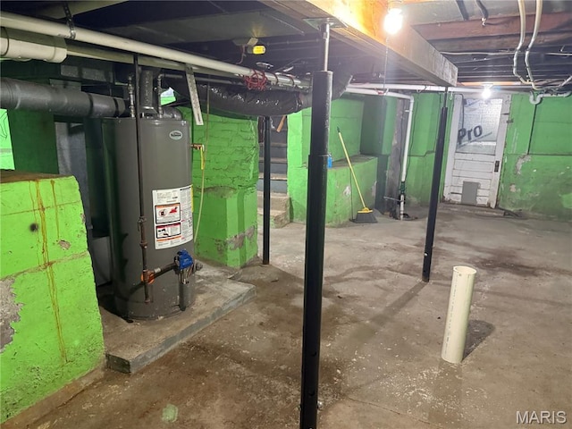 3313 Saint Charles St, Hannibal, MO 63401 - unfinished below grade area featuring gas water heater