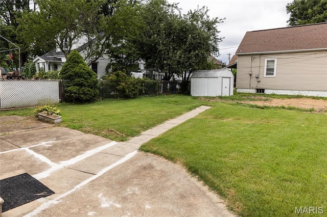 711 Erskine Ave, Lemay Township, MO 63125 - view of yard with a storage shed