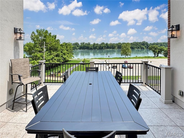 4 Market St, Washington, MO 63090 - wooden deck featuring a water view