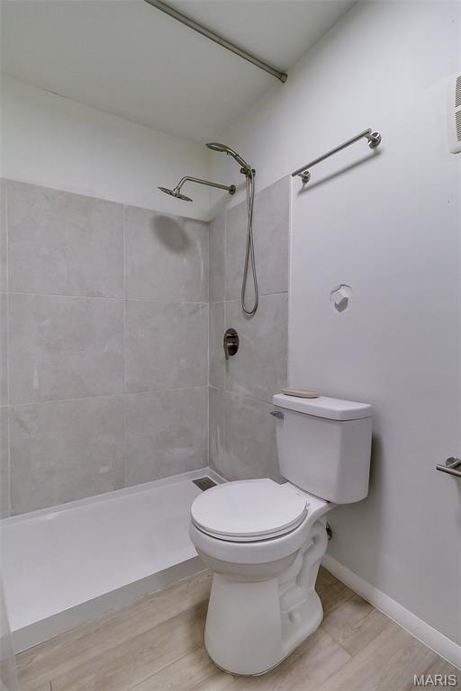 8733 Sieloff Dr Unit C, Hazelwood, MO 63042 - bathroom with a tile shower