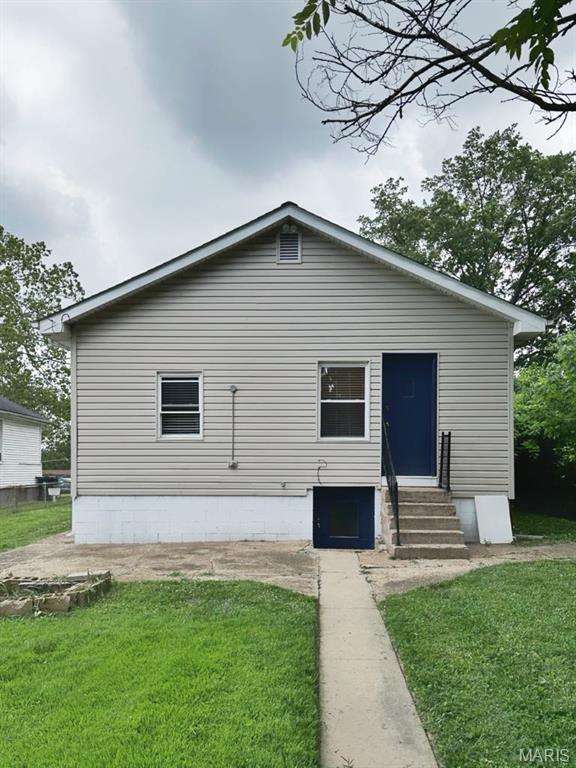 1604 Quendo Ave, Saint Louis, MO 63130 - rear view of house with entry steps and a lawn
