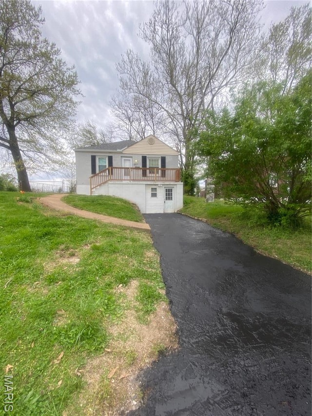 5209 College Ave, Jennings, MO 63136 - view of front of property featuring driveway and a front yard