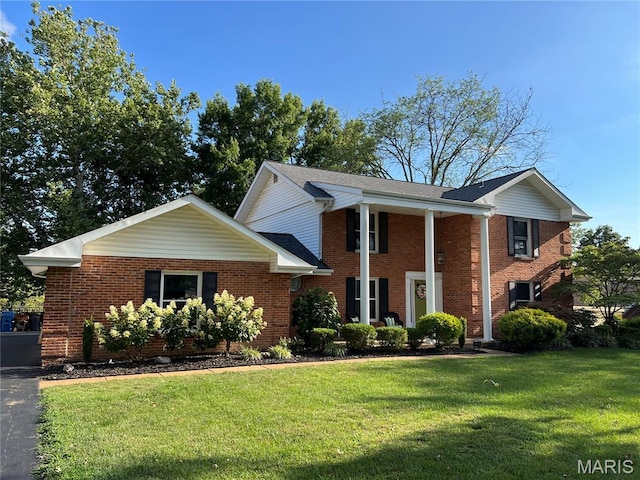 538 Kenilworth Ln, Ballwin, MO 63011 - neoclassical home featuring a front lawn and brick siding