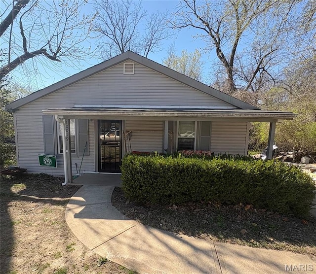 10019 Lord Dr, Saint Louis, MO 63136 - bungalow-style house featuring covered porch