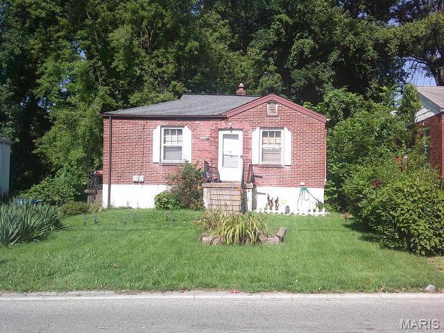 10081 Green Valley Dr, Ferguson, MO 63136 - photo 1
