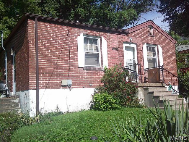 10081 Green Valley Dr, Ferguson, MO 63136 - photo 3
