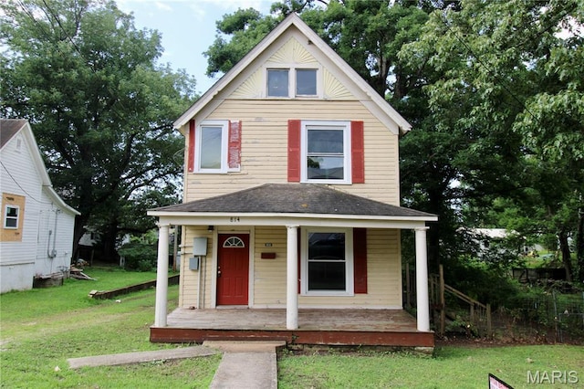 814 Vine St, Poplar Bluff, MO 63901 - view of front facade with covered porch, roof with shingles, and a front yard
