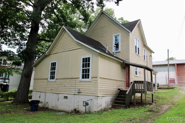 814 Vine St, Poplar Bluff, MO 63901 - view of property exterior with crawl space and a lawn