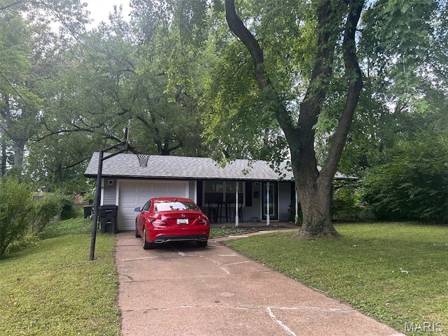 629 Aubuchon St, Florissant, MO 63031 - single story home featuring an attached garage, a front lawn, concrete driveway, and a porch