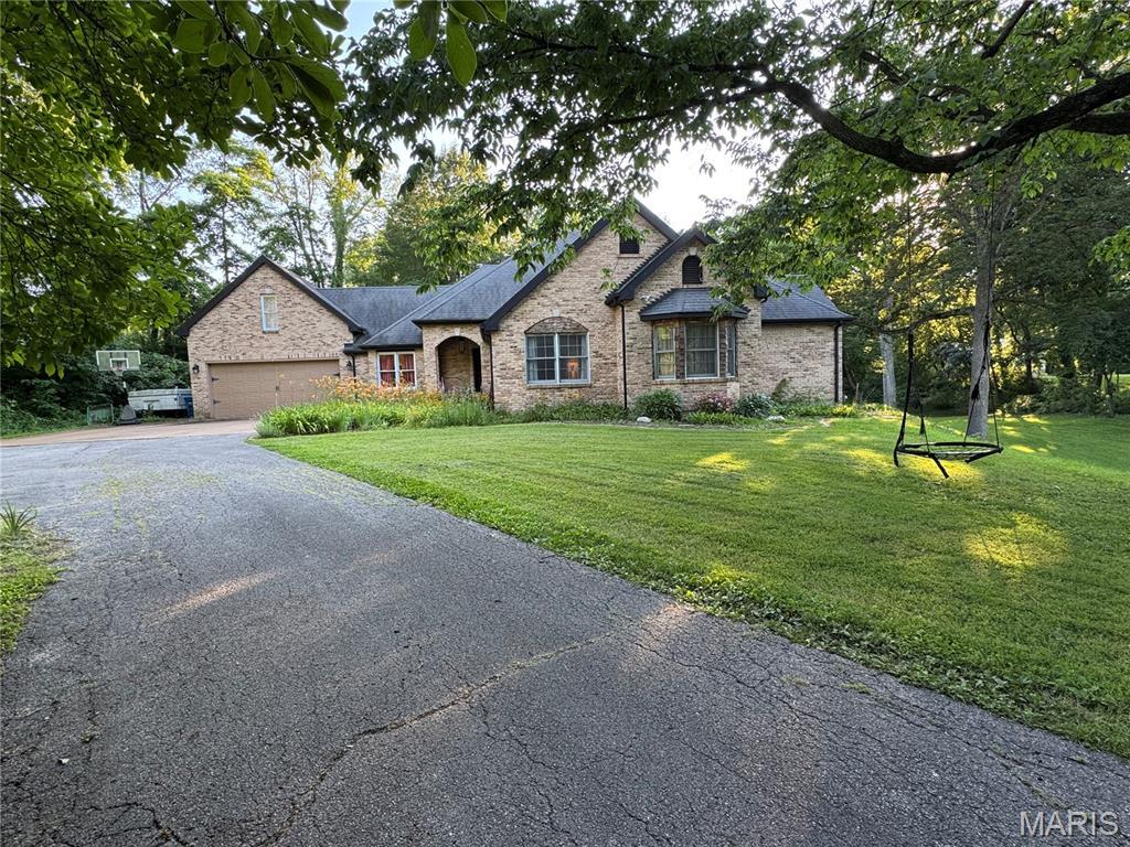 135 Bittersweet Ln, Hazelwood, MO 63138 - photo 1