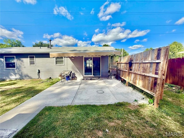 2284 Sunnyridge Dr, Arnold, MO 63010 - back of property with a patio area