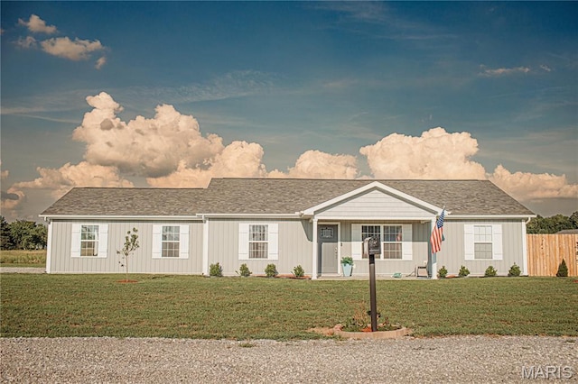 9 Powers Ln, Sikeston, MO 63801 - single story home with board and batten siding