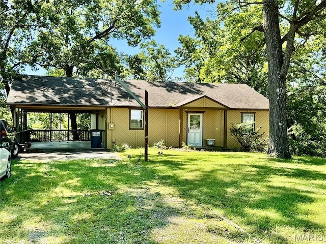 5250 Wren Ln, Osage Beach, MO 65065 - view of front facade with a front lawn and a shingled roof