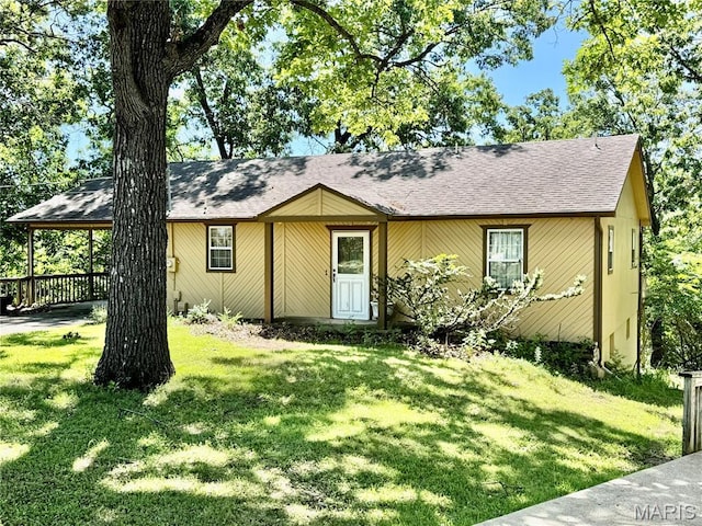 5250 Wren Ln, Osage Beach, MO 65065 - view of front of house featuring a front yard and a shingled roof