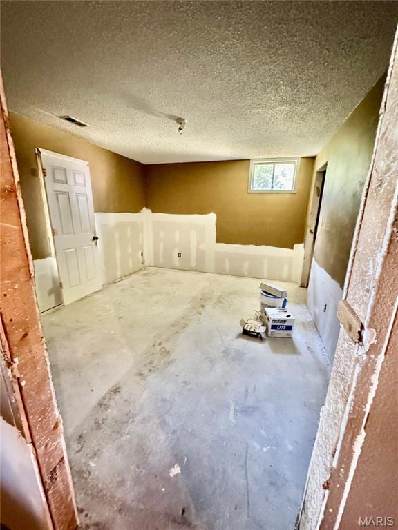 5250 Wren Ln, Osage Beach, MO 65065 - below grade area featuring a textured ceiling