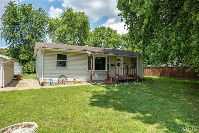305 W 8th St, Staunton, IL 62088 - photo 1