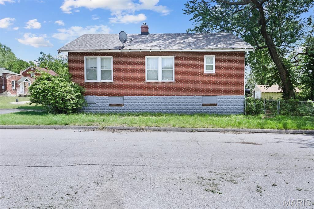 2008 Eldredge Ave, Jennings, MO 63136 - photo 2