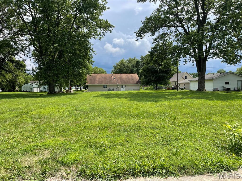 206 E Pocahontas Rd, Highland, IL 62249 - photo 2