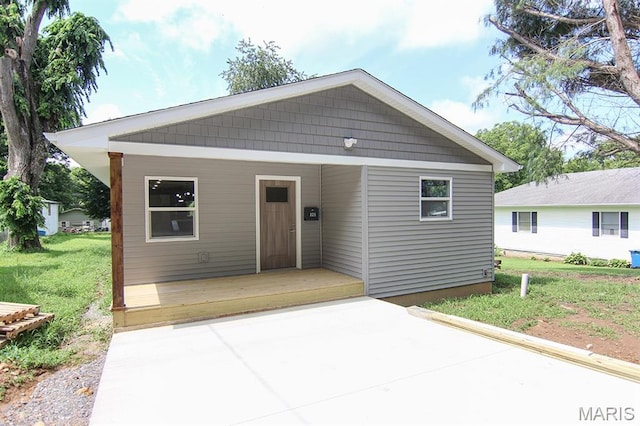 320 E Davidson Ave, Chaffee, MO 63740 - view of front of house with driveway and a front lawn