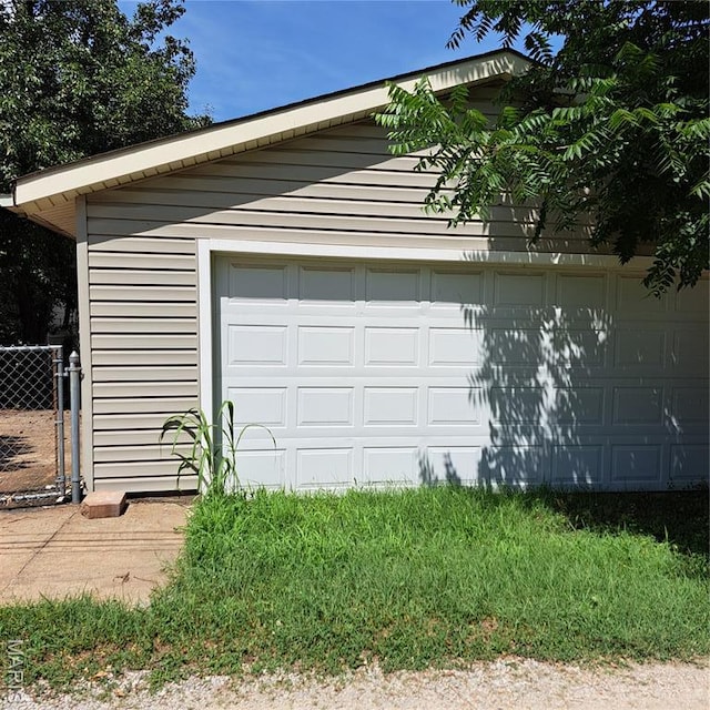 4672 Hannover Ave, Saint Louis, MO 63123 - view of garage