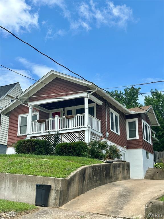 806 Pleasant St, Hannibal, MO 63401 - view of front of property with covered porch