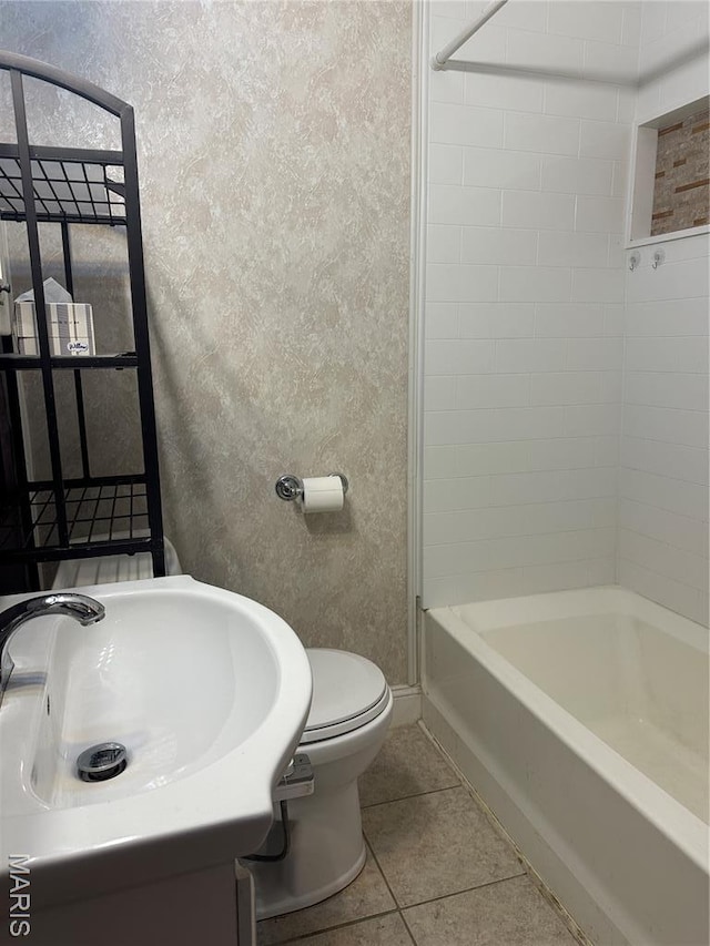 806 Pleasant St, Hannibal, MO 63401 - full bath with a textured wall, tile patterned floors, shower / bath combination, and vanity