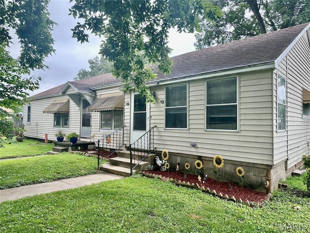 206 Cedar, Bertrand, MO 63823 - view of front facade with entry steps, a front lawn, and a shingled roof
