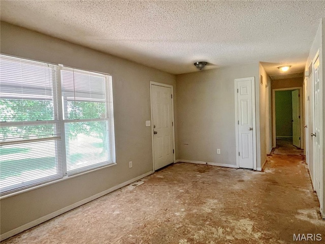 962 Martha Ave, Catawissa, MO 63015 - entryway featuring a textured ceiling and baseboards