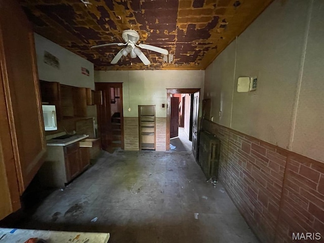 1063 Hornsby Ave, Saint Louis, MO 63147 - kitchen with ceiling fan