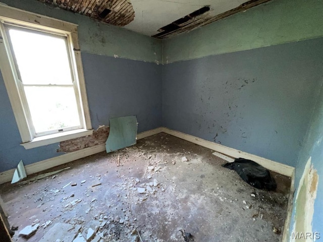 1063 Hornsby Ave, Saint Louis, MO 63147 - unfurnished room featuring plenty of natural light
