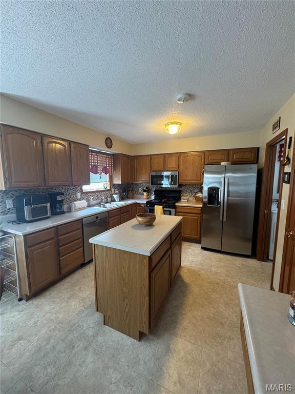 300 Kingsbury Ct, Highland, IL 62249 - photo 7