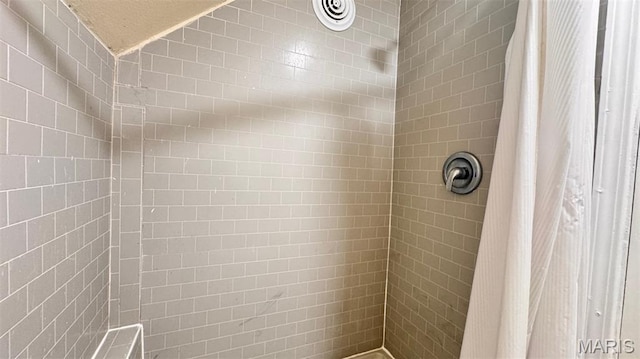 3400 Adie Rd, Saint Ann, MO 63074 - full bath with a tile shower
