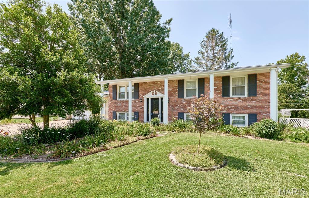 312 Capri Dr, Ofallon, MO 63366 - photo 1