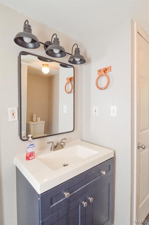 601 Mcbride Ave, Dupo, IL 62239 - bathroom featuring vanity