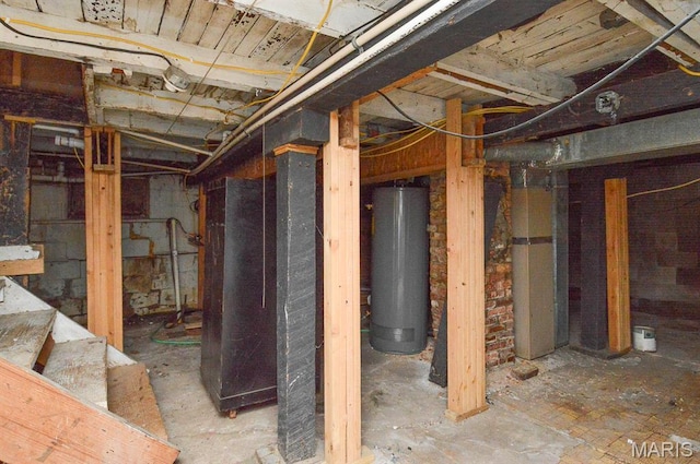601 Mcbride Ave, Dupo, IL 62239 - unfinished below grade area with water heater
