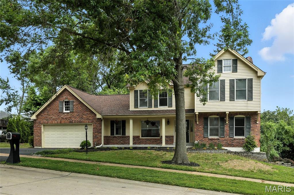 377 W Manor Dr, Chesterfield, MO 63017 - photo 1