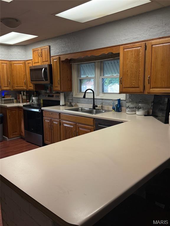 412 W College Ave, Shelbina, MO 63468 - photo 3