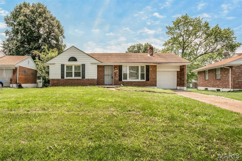 1236 Duenke Dr, Bellefontaine Nghbrs, MO 63137 - photo 1