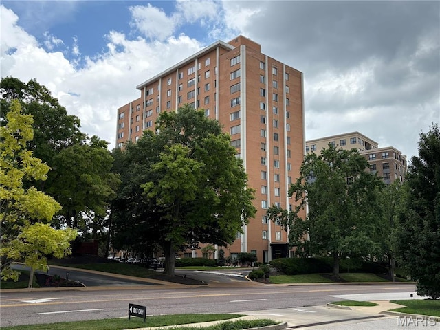 900 S Hanley Rd Unit 15B, Clayton, MO 63105 - photo 1