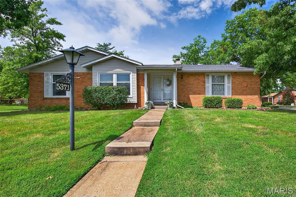 5371 Stonehurst Dr, Saint Louis, MO 63129 - photo 1