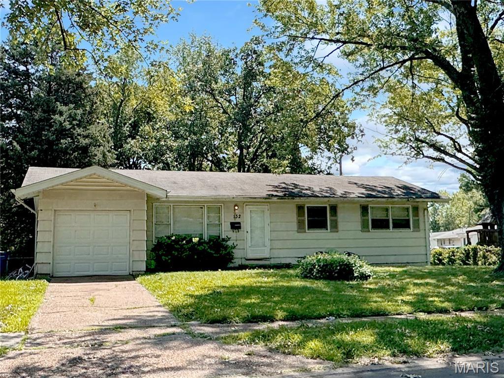 132 Fenwick Dr, Ferguson, MO 63135 - photo 1