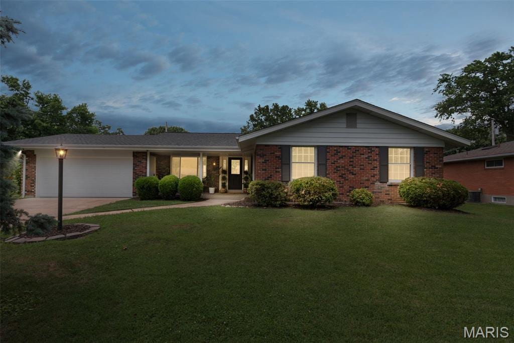 5809 Pebble Oak Dr, Saint Louis, MO 63128 - photo 1