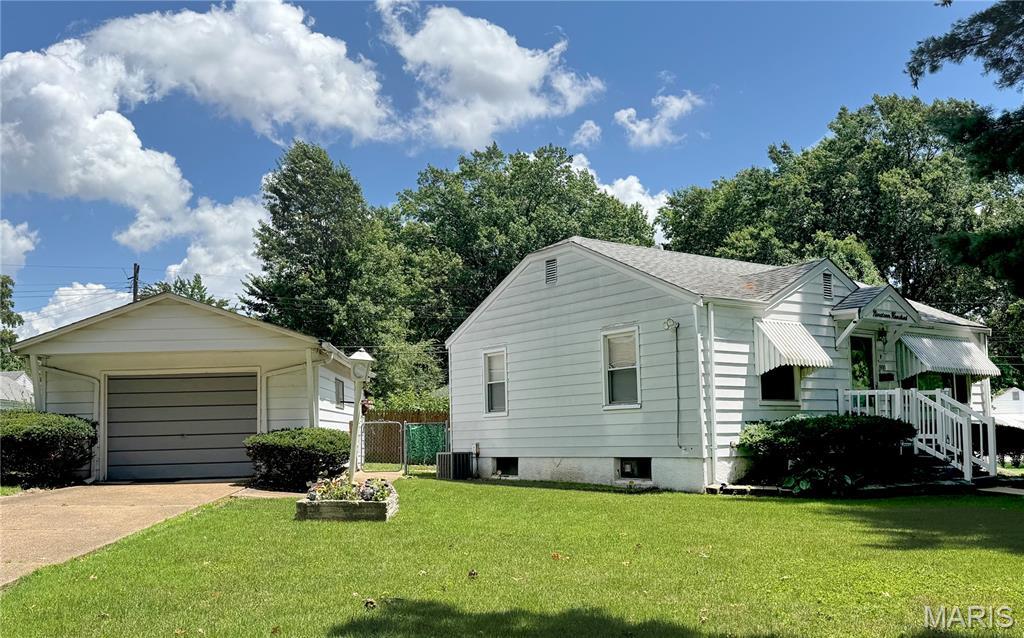 1900 Farrell Dr, Hanley Hills, MO 63133 - photo 1