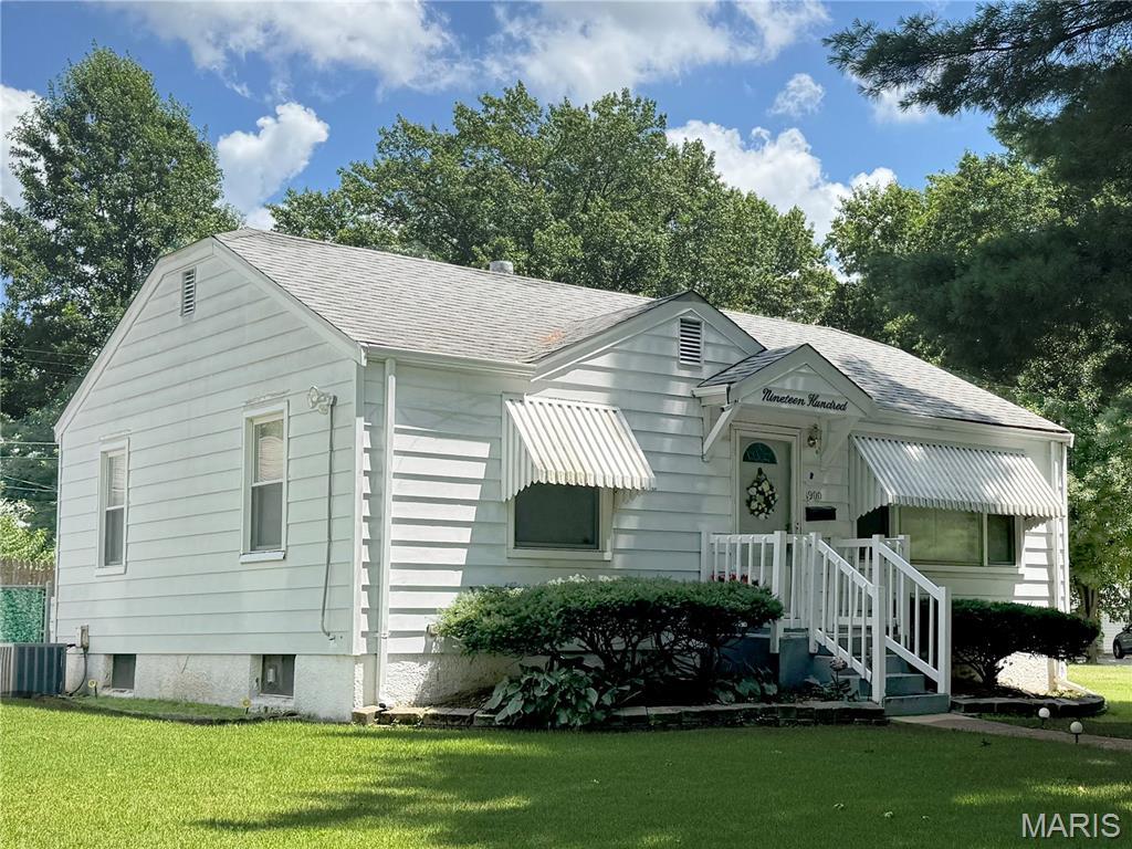 1900 Farrell Dr, Hanley Hills, MO 63133 - photo 2