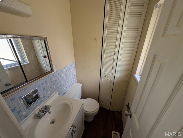 10418 Quaker Dr, Saint Louis, MO 63136 - photo 16
