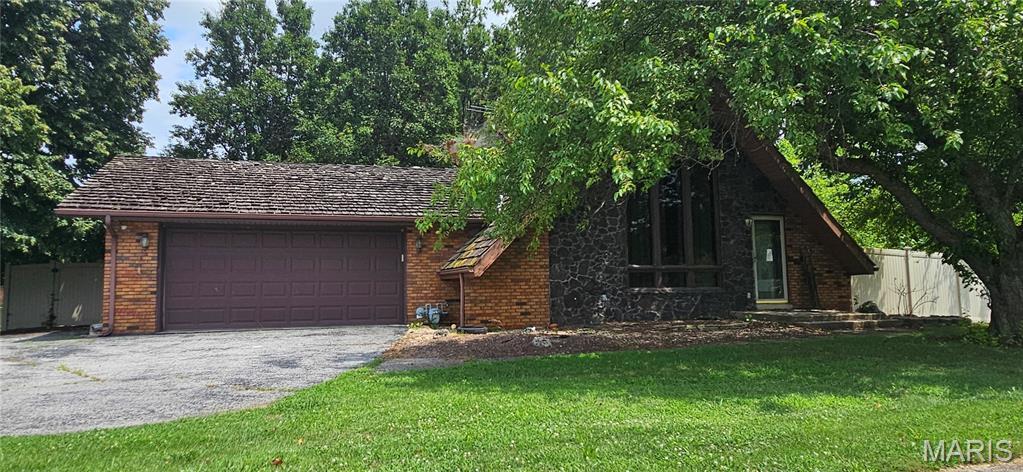 802 Hanover St, Germantown, IL 62245 - photo 1